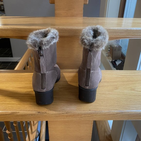 Aerosoles Ankle High Fur Lined Boots, faux suede, taupe colored, wedge heel. - Picture 3 of 9